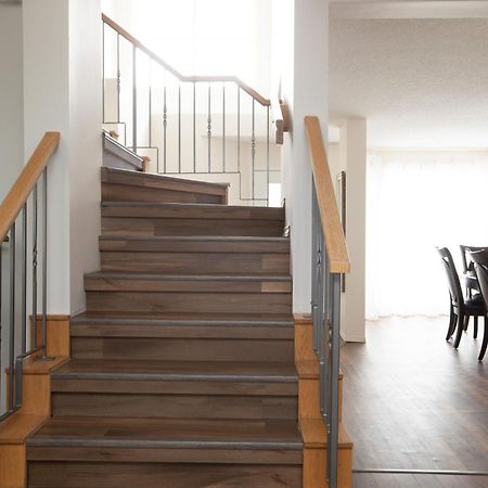 Elegant 6 Bedroom House Near U Of Manitoba Winnipeg Exterior photo
