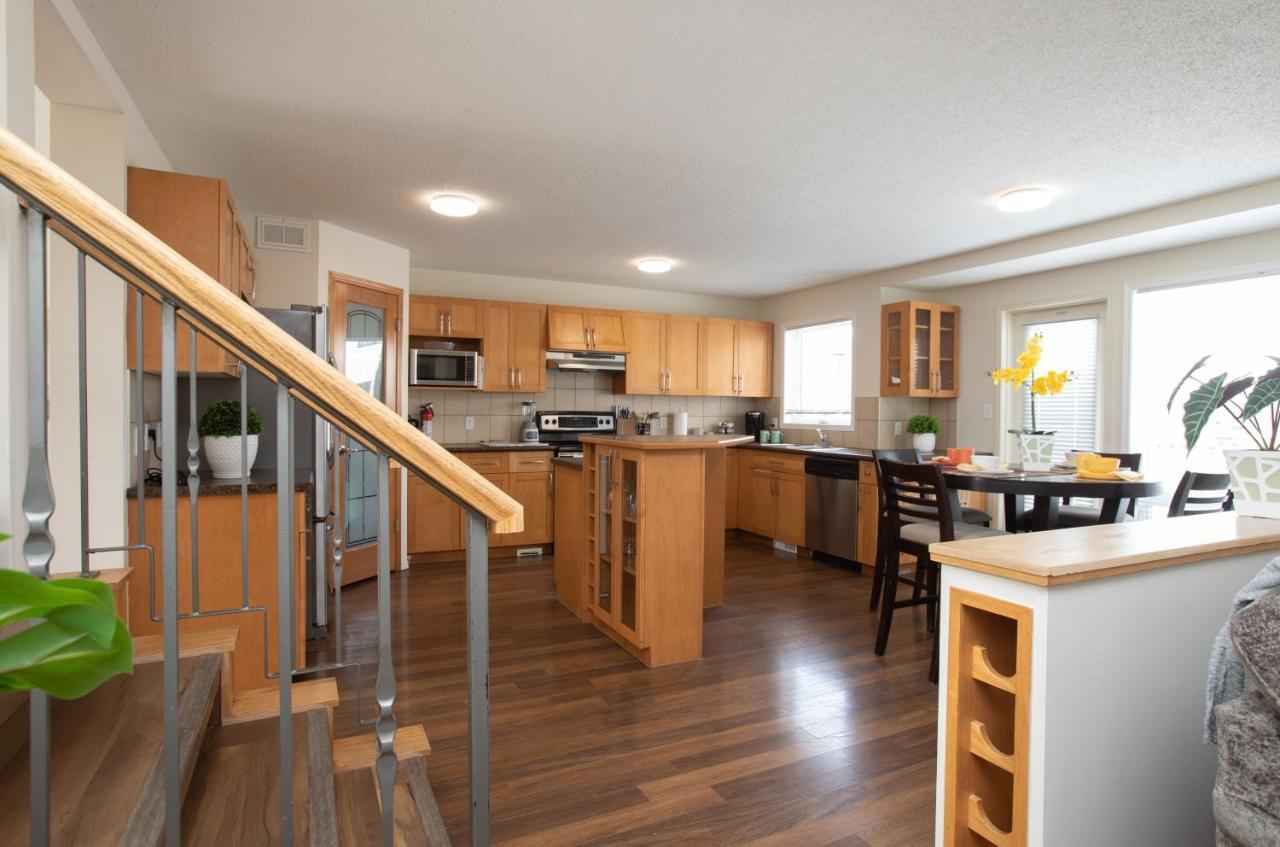 Elegant 6 Bedroom House Near U Of Manitoba Winnipeg Exterior photo